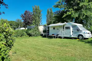 Camping les Rives de Vilaine CAMPING LES RIVES DE VILAINE - Standplatzwiese auf dem Campingplatz