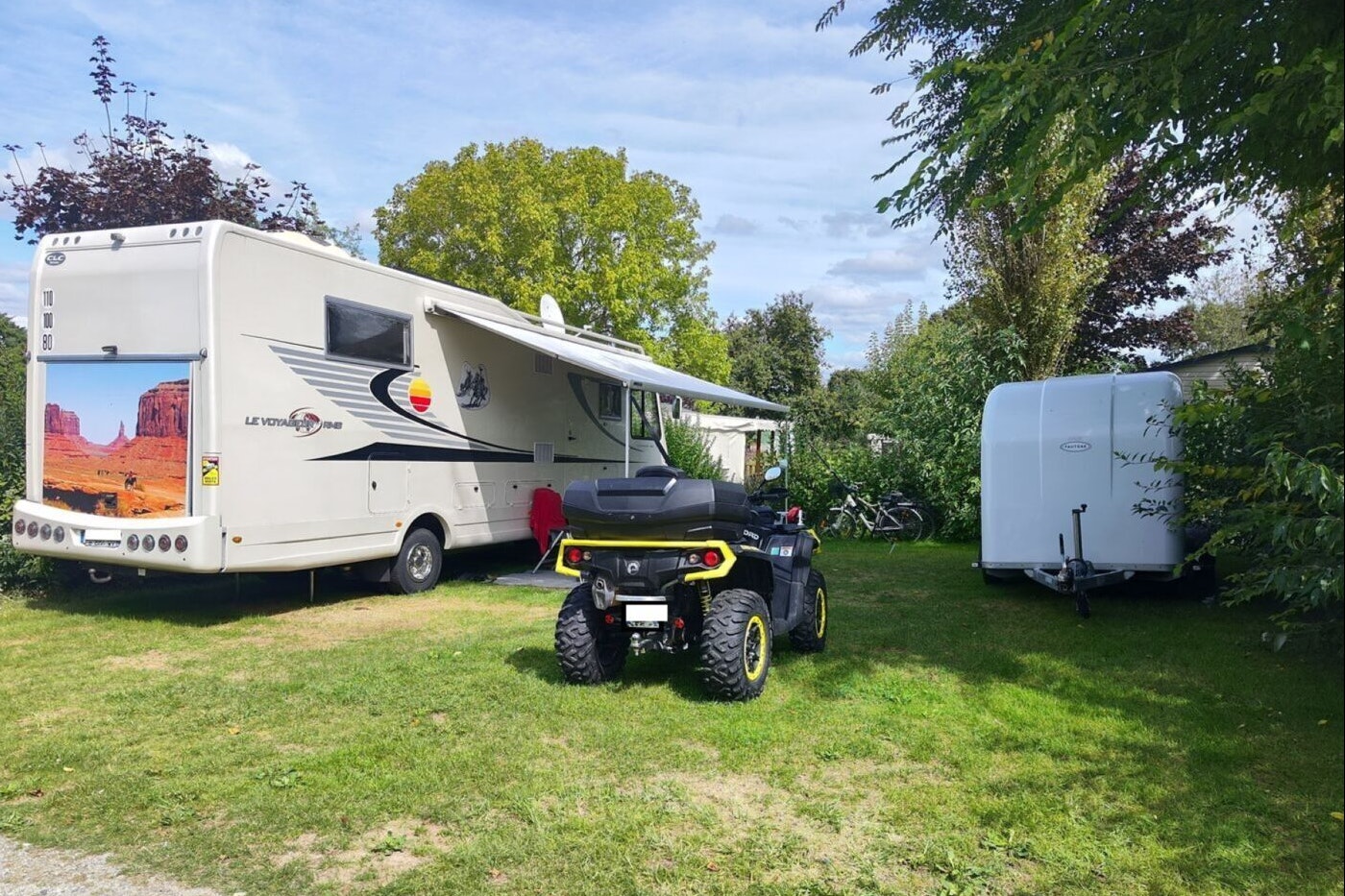 Camping les Rives de Vilaine  CAMPING LES RIVES DE VILAINE - Standplatzwiese auf dem Campingplatz