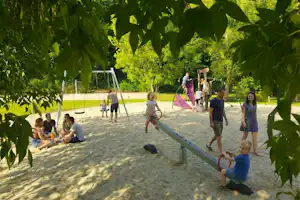 Camping les rives du lac - Kinderspielplatz auf dem Campingplatz