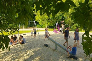 Camping les rives du lac - Kinderspielplatz auf dem Campingplatz