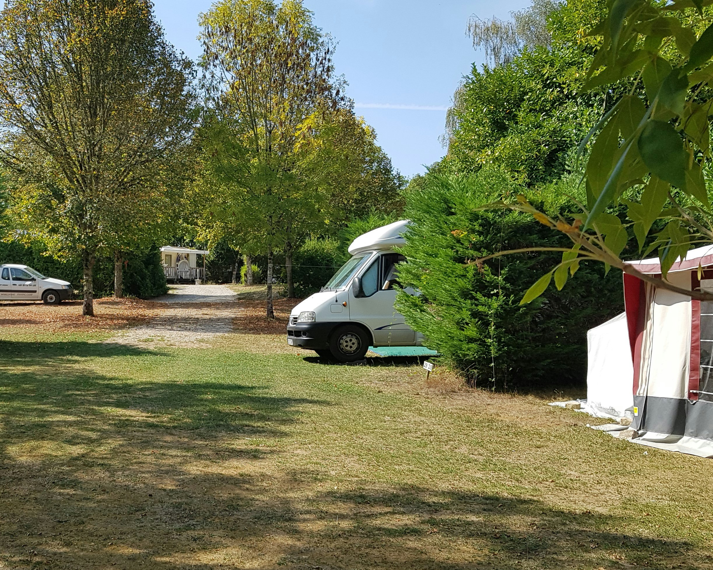 Les Rives du Lac Cantalès (Saint-Étienne-Cantalès)