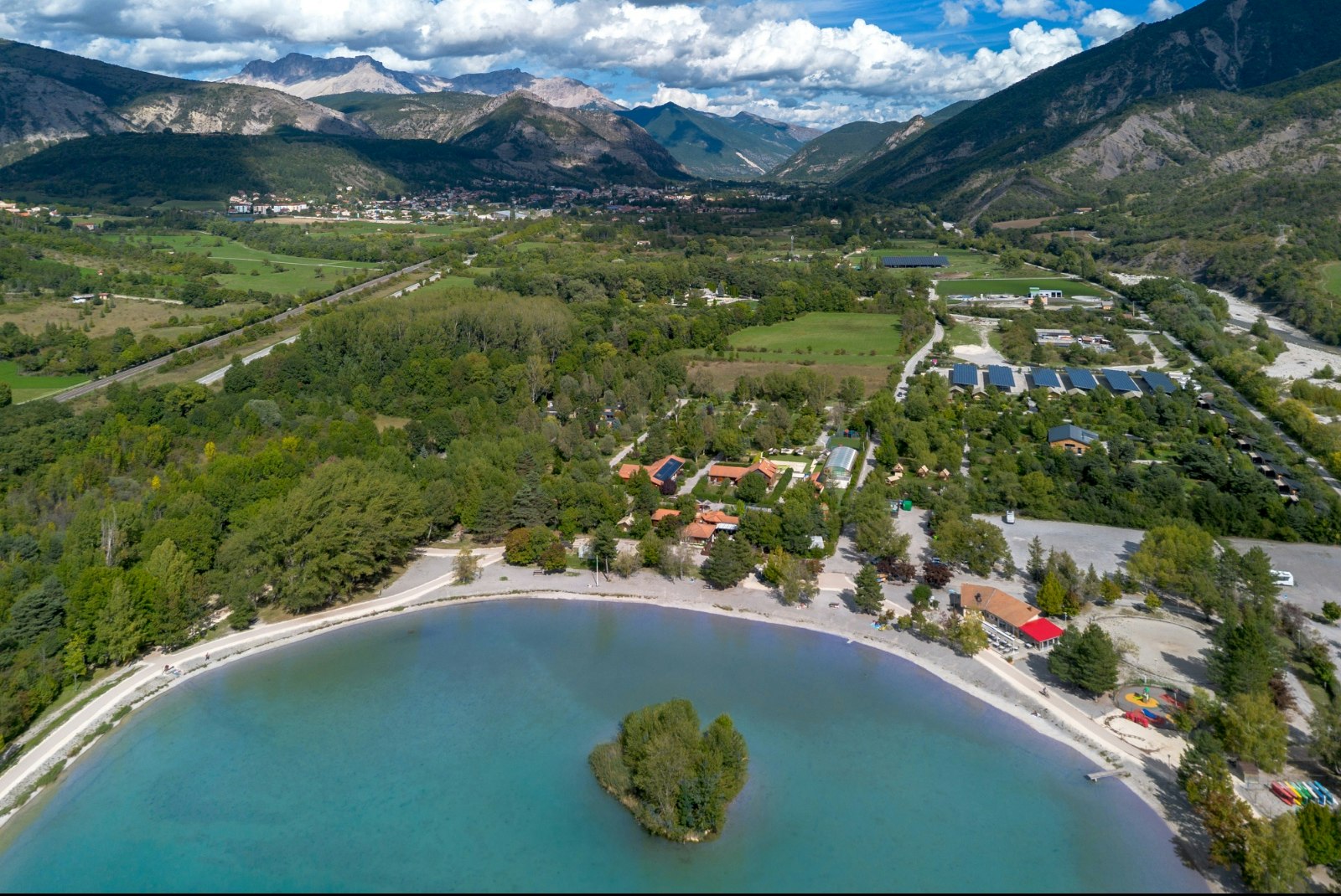Camping Les Rives du Lac  - Campingplatz aus der Vogelperspektive