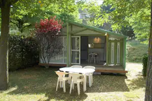 Camping Les Roches - Mobilheim mit Terrasse auf dem Campingplatz