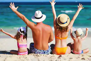 Camping Les Sables d'Or - Familie am Strand