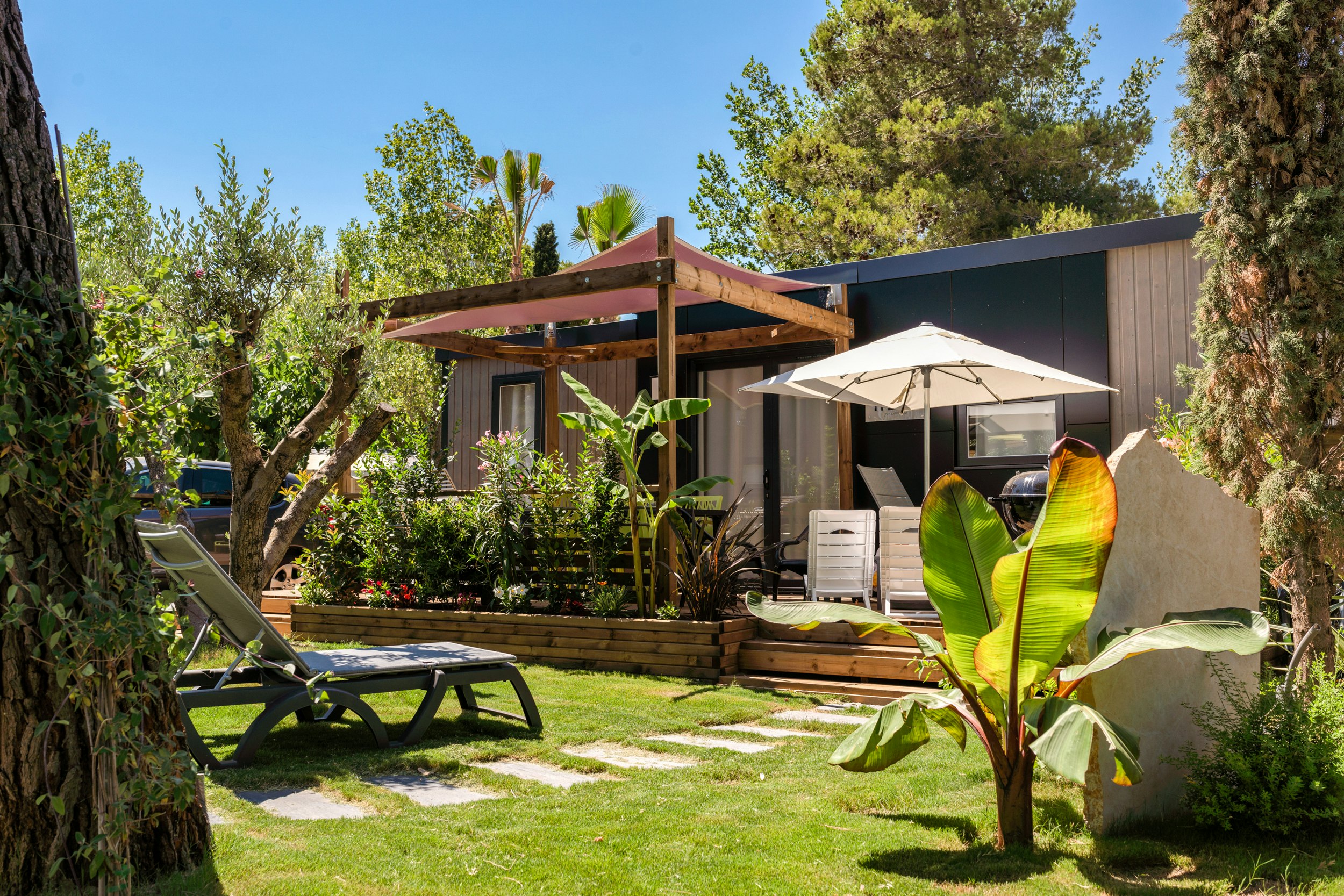 Sunelia Les Sablons - Blick auf ein Mobilheim mit Terrasse