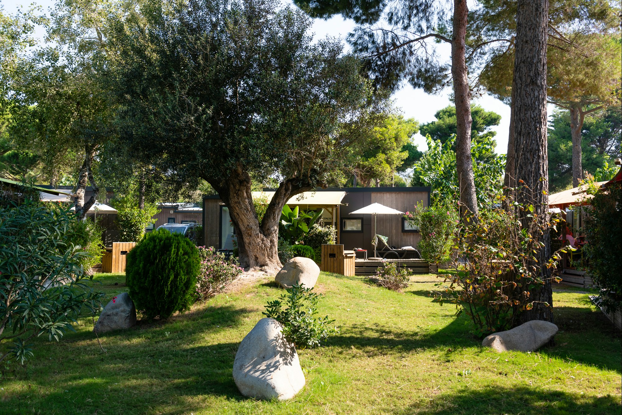 Sunelia Les Sablons - Blick auf ein Mobilheim mit Terrasse