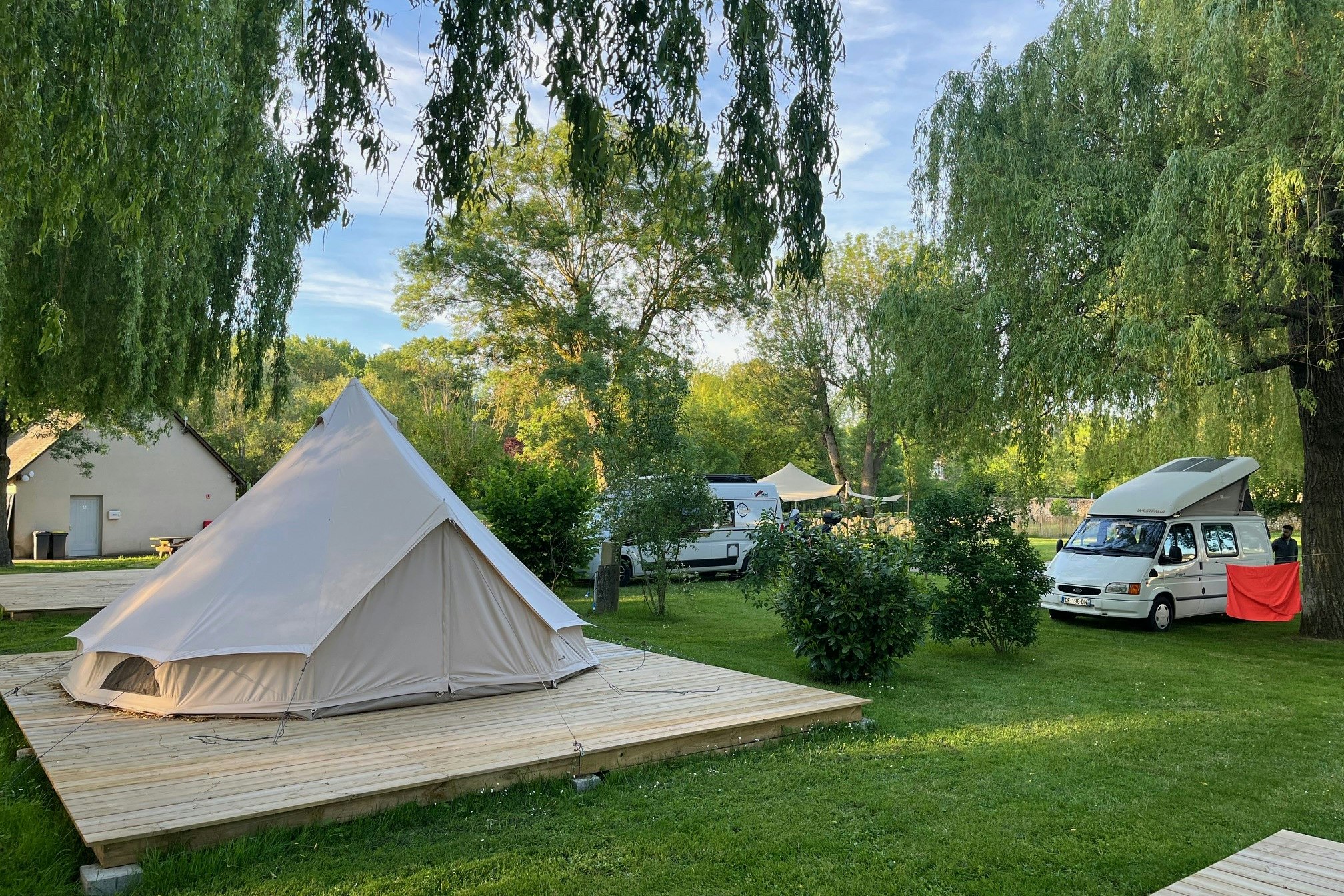 Camping Les Saules de Cormery - Glamping-Zelt auf dem Campingplatz