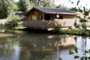 Camping Les Étangs du Moulin - Mobilheime auf dem Campingplatz