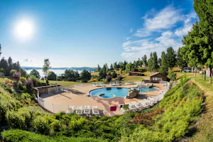 Camping Les Terrasses du Lac de Naussac