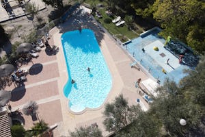 Camping Les Terrasses Provençales - Pool auf dem Campingplatz
