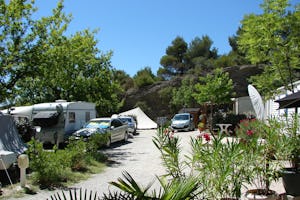 Camping Les Terrasses Provençales - Standplätze auf dem Campingplatz