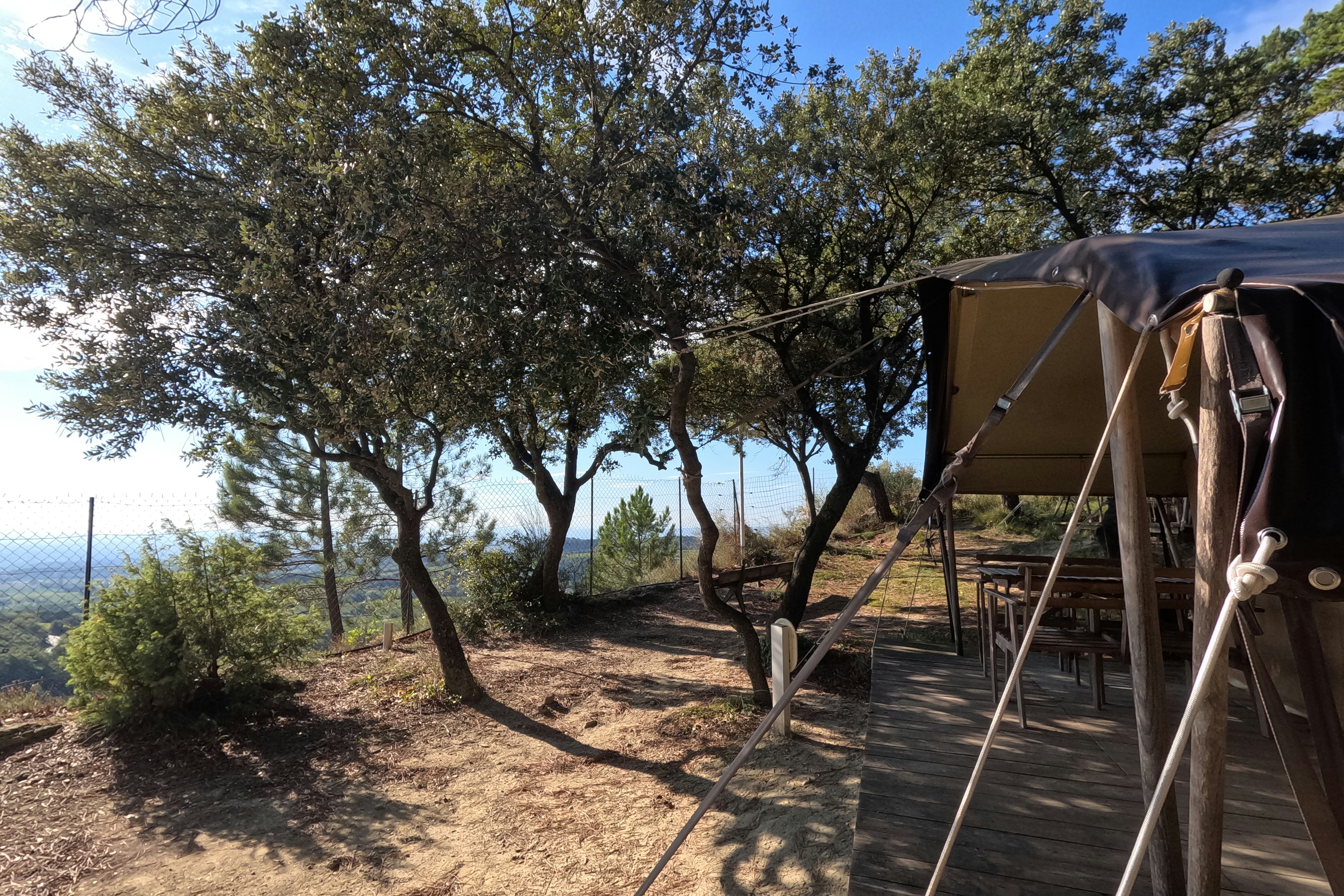 Camping Les Terrasses Provençales - Terrasse mit Blick in die Umgebung