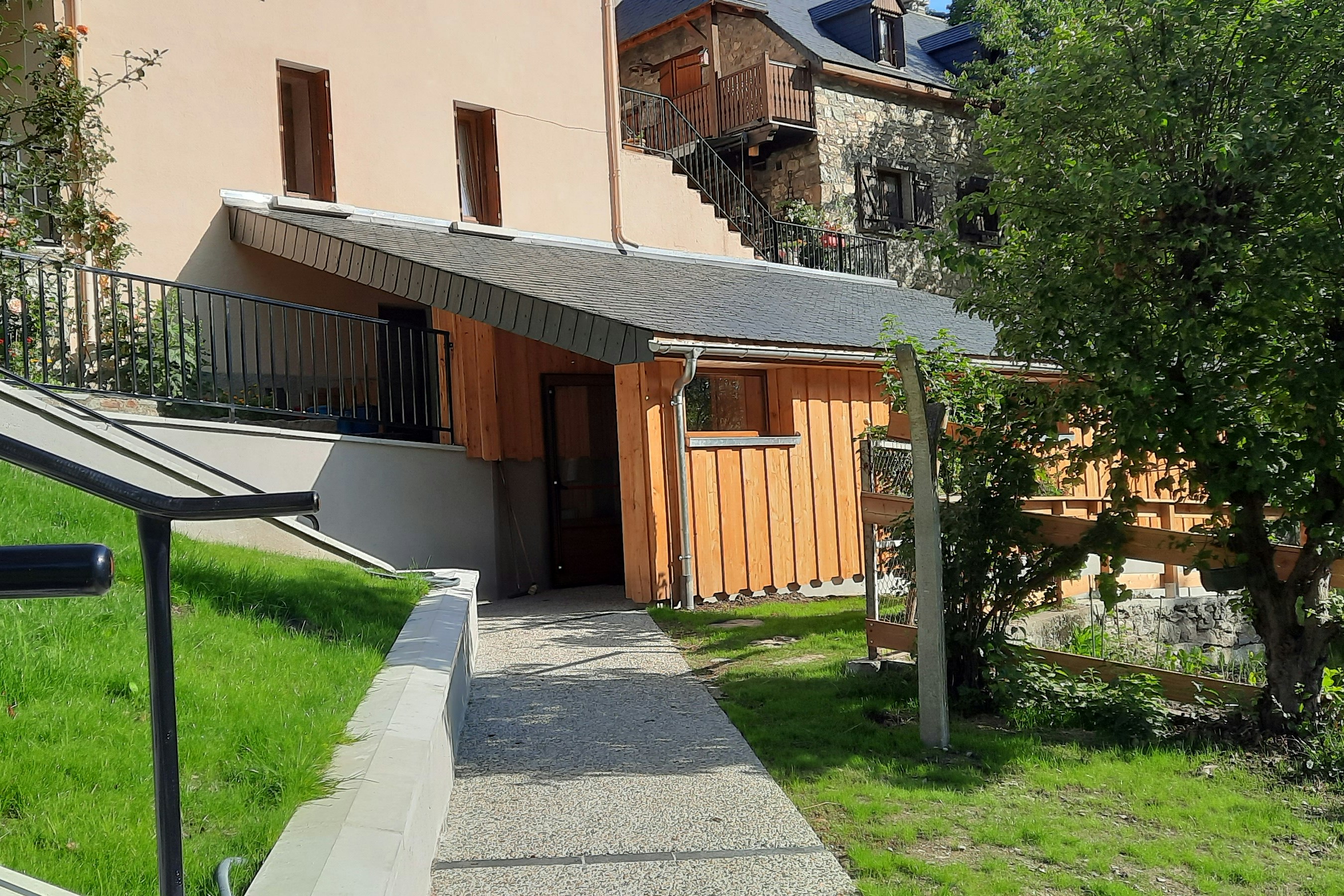 Camping Les Tilleuls - Gebäude auf dem Campingplatz