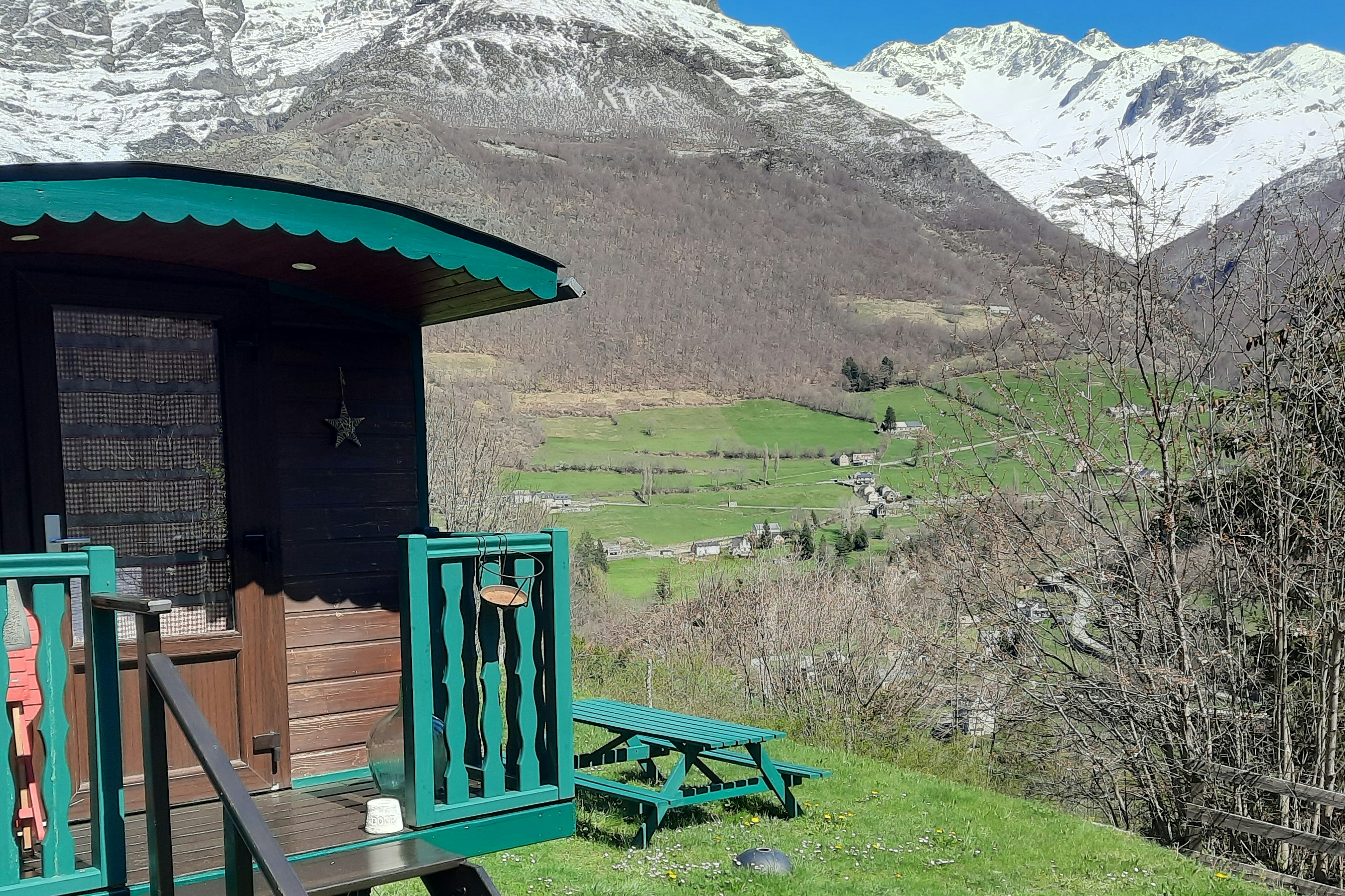 Camping Les Tilleuls - Wohnwagen mit Aussicht auf die Berge