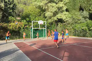 Camping les Tomasses - Basketballfeld auf dem Campingplatz