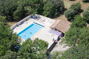 Flower Camping Les Truffières - Campingplatz Pool aus der Vogelperspektive