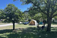 Camping Les Tuillères - Stand- und Zeltplätze auf dem Campingplatz
