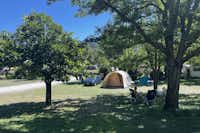 Camping Les Tuillères - Stand- und Zeltplätze auf dem Campingplatz
