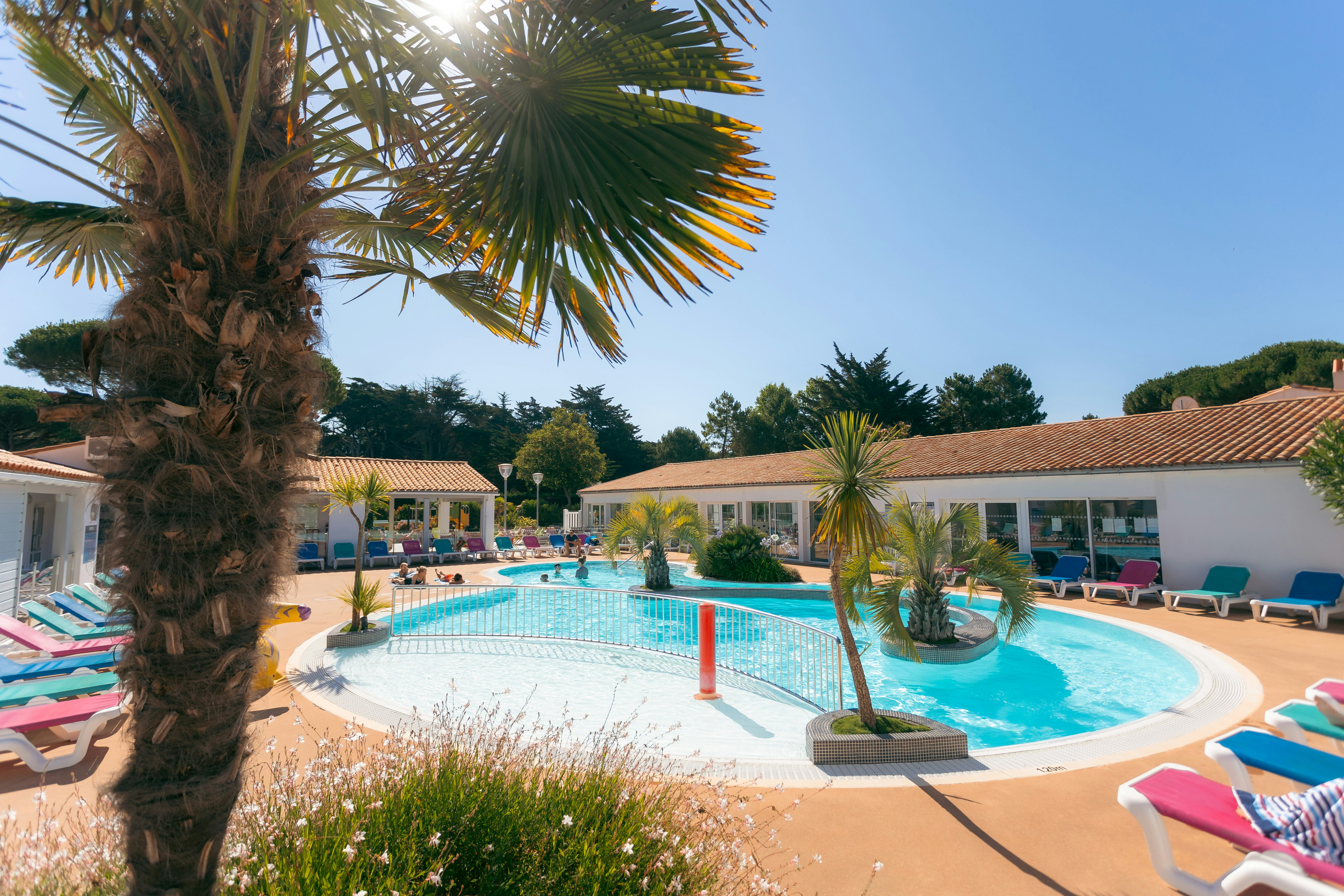 Camping Les Varennes - Freibad mit Kinderbecken auf dem Campingplatz