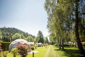 Camping Les Volcans - Außenansicht Glamping-Zelte