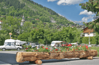 Camping L'Escale  -  Stellplatz vom Campingplatz auf grüner Wiese und mit Blick auf die Alpen