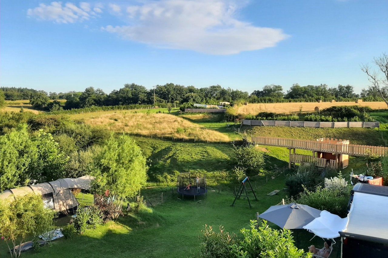 Estefana Camping - Wiese auf dem Campingplatz
