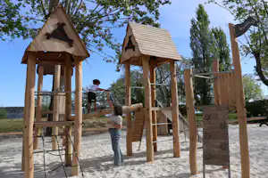 Camping L'Etang Blanc - Kinderspielplatz auf dem Campingplatz