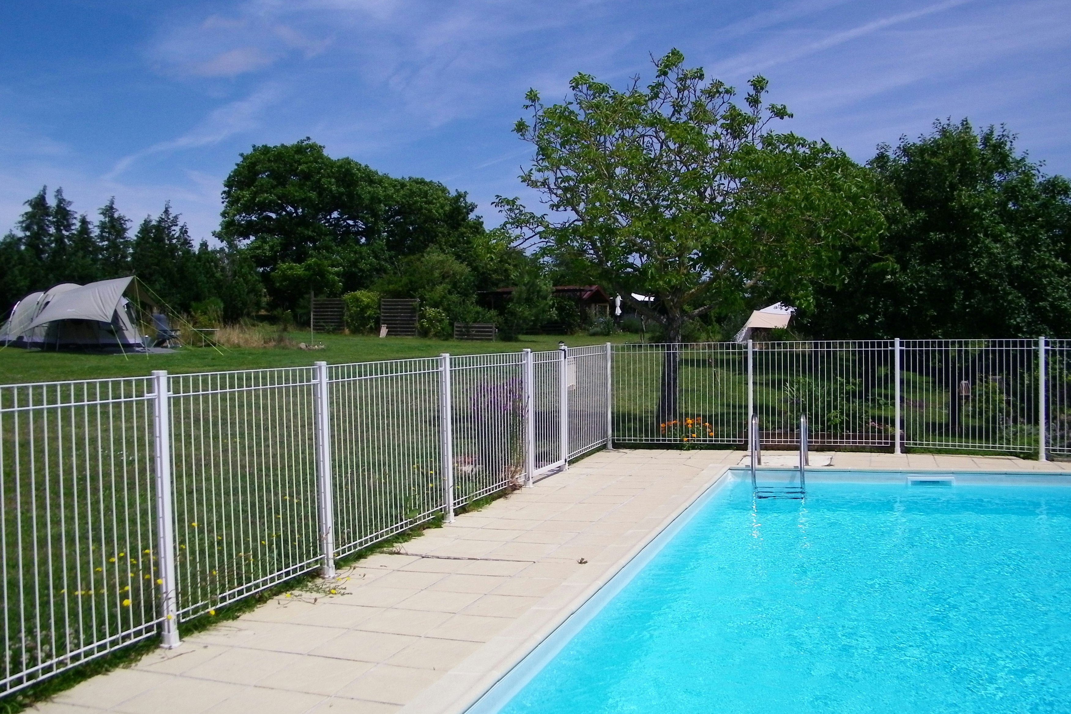 Camping L'Etournerie - Swimmingpool auf dem Campingplatz