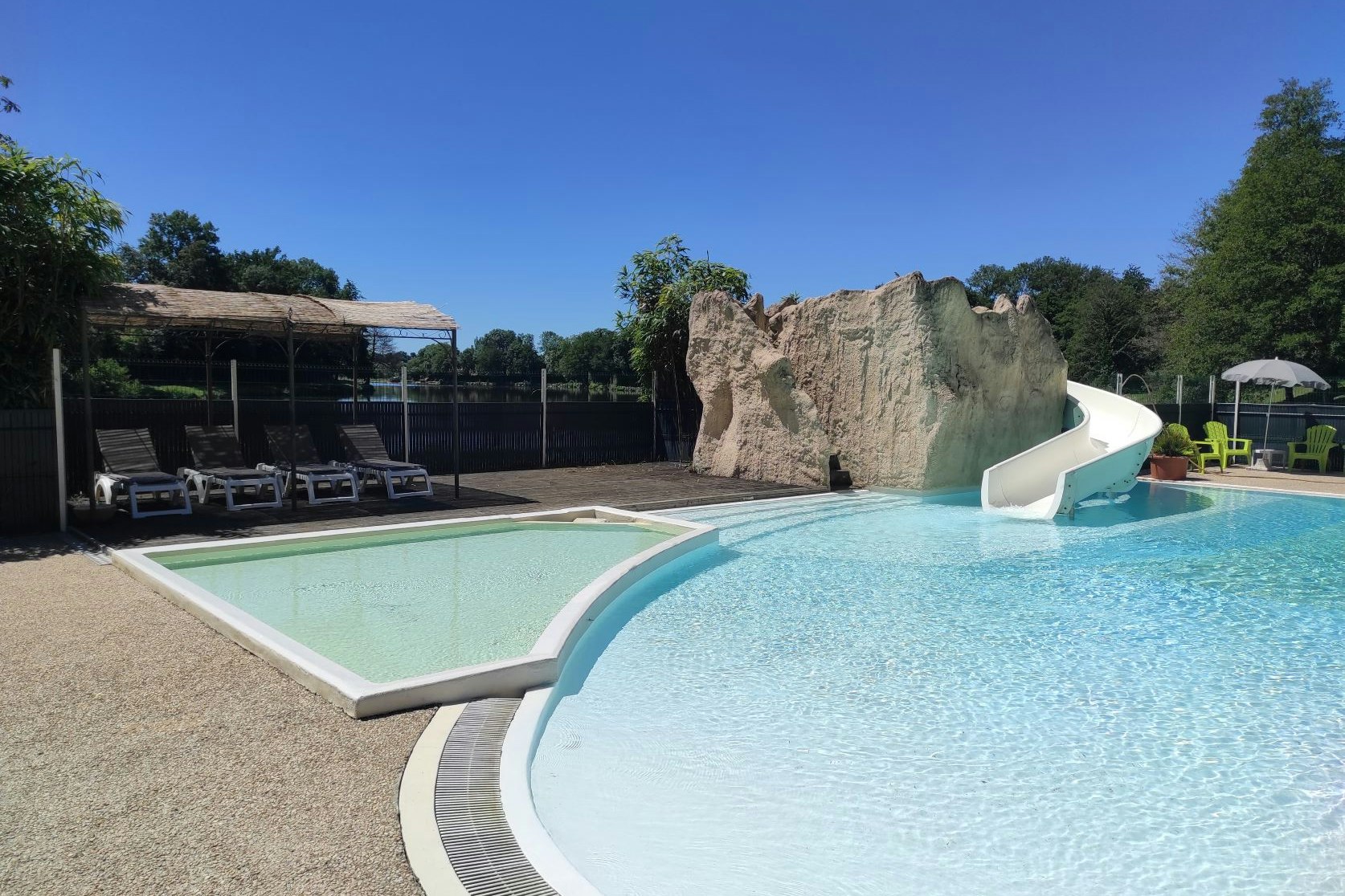Camping L’Etruyère - Pool im Freien mit Rutsche