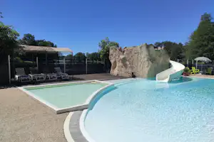 Camping L’Etruyère - Pool im Freien mit Rutsche