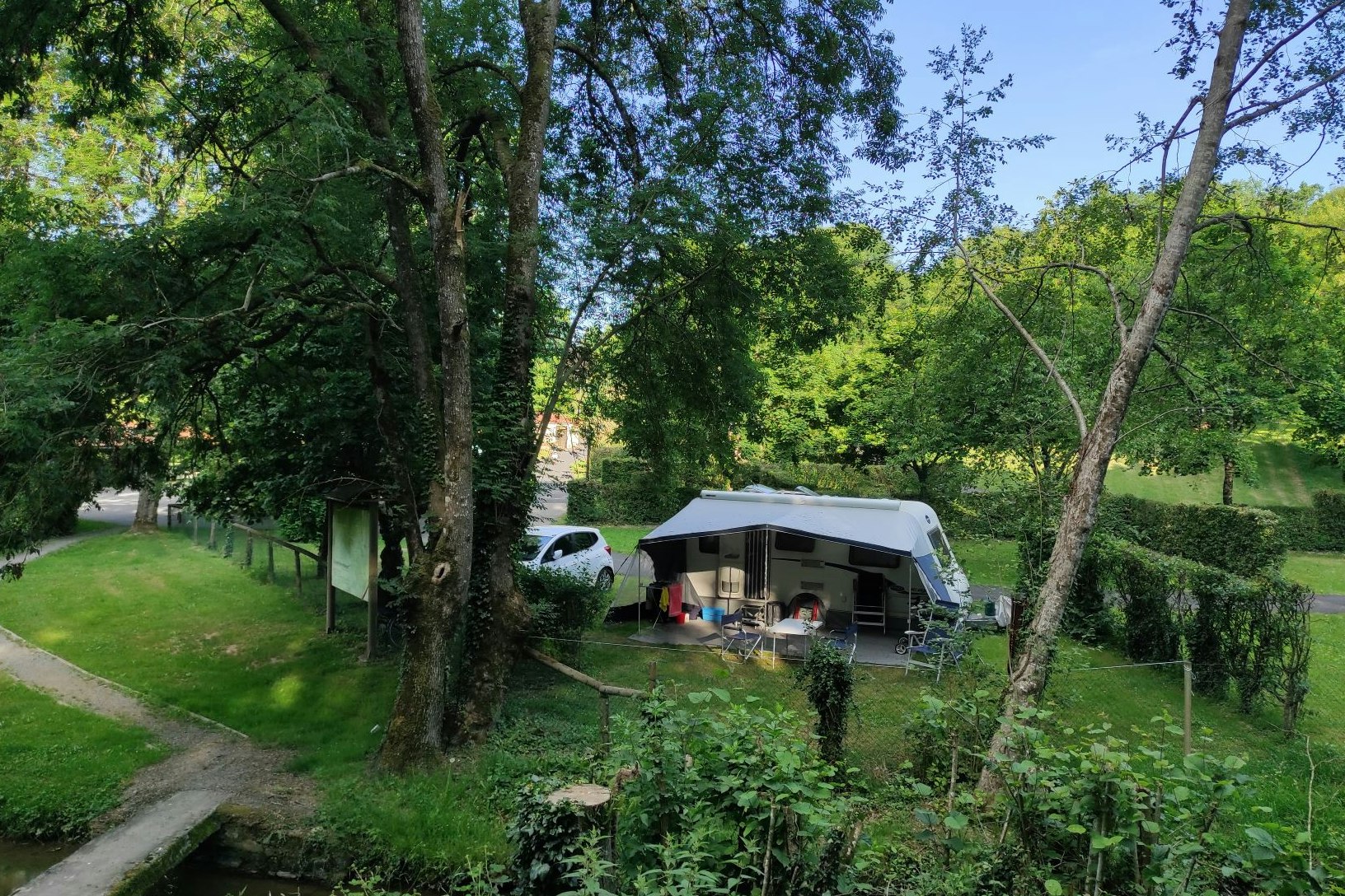 Camping L’Etruyère - Stellplätze im Grünen