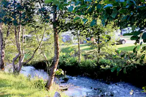 Camping Leukbachtal - Blick auf den Fluss am Campingplatz
