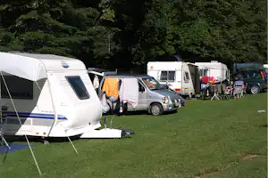 Camping Levočská Dolina - Wohnwagenstellplatz und Wohnmobilstellplatz vom Campingplatz im Grünen