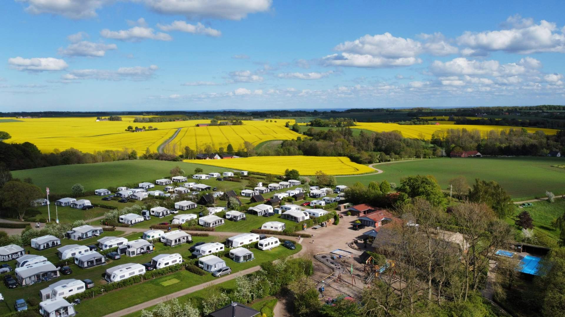 Camping Løgballe - Luftaufnahme des Campingplatzgeländes