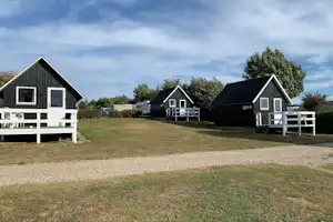 Camping Løgballe - Mobilheime mit Terrasse auf dem Campingplatz