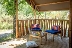 Camping Liberté Lacanau - Mobilheim mit Terrasse auf dem Campingplatz
