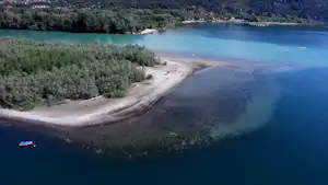Camping Lido Toce - Vogelperspektive auf den Campingplatz am See