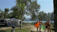 Camping Lido Toce - Zeltplatz auf der Campingplatzanlage mit Blick auf den See
