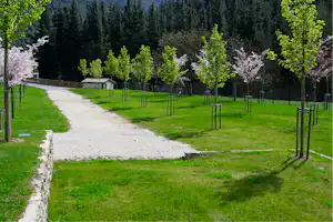 Camping Liébana - Standplätze im Grünen auf dem Campingplatz