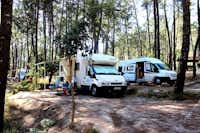 Camping Lima Escape - Wohnwagenstellplätzen auf dem Campingplatz von Bäume umgeben