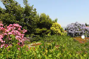 Camping Lino - Gartenanlage auf dem Campingplatz