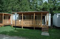 Camping Listro  -  Mobilheim mit Terrasse auf dem Campingplatz
