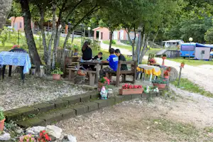 Camping Lo Schioppo - Campers auf dem Campingplatz
