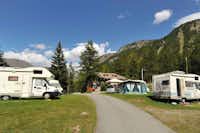 Camping Lo Stambecco  -  Wohnwagen- und Zeltstellplatz mit Blick auf die Berge