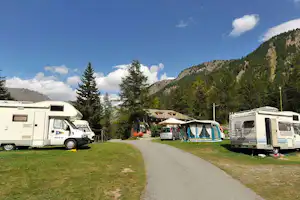 Camping Lo Stambecco - Wohnwagen- und Zeltstellplatz mit Blick auf die Berge