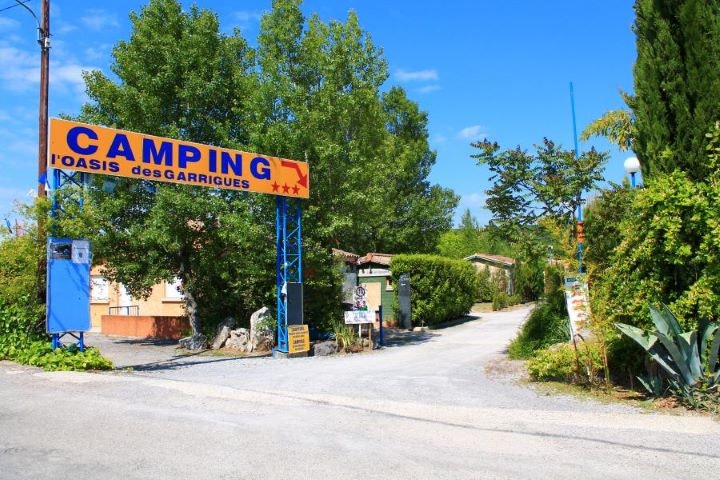 Camping l'Oasis des Garrigues - Eingang des Campingplatzes