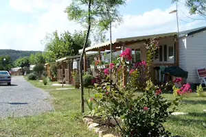 Camping l'Oasis des Garrigues - Mobilheime mit Terrasse auf dem Campingplatz
