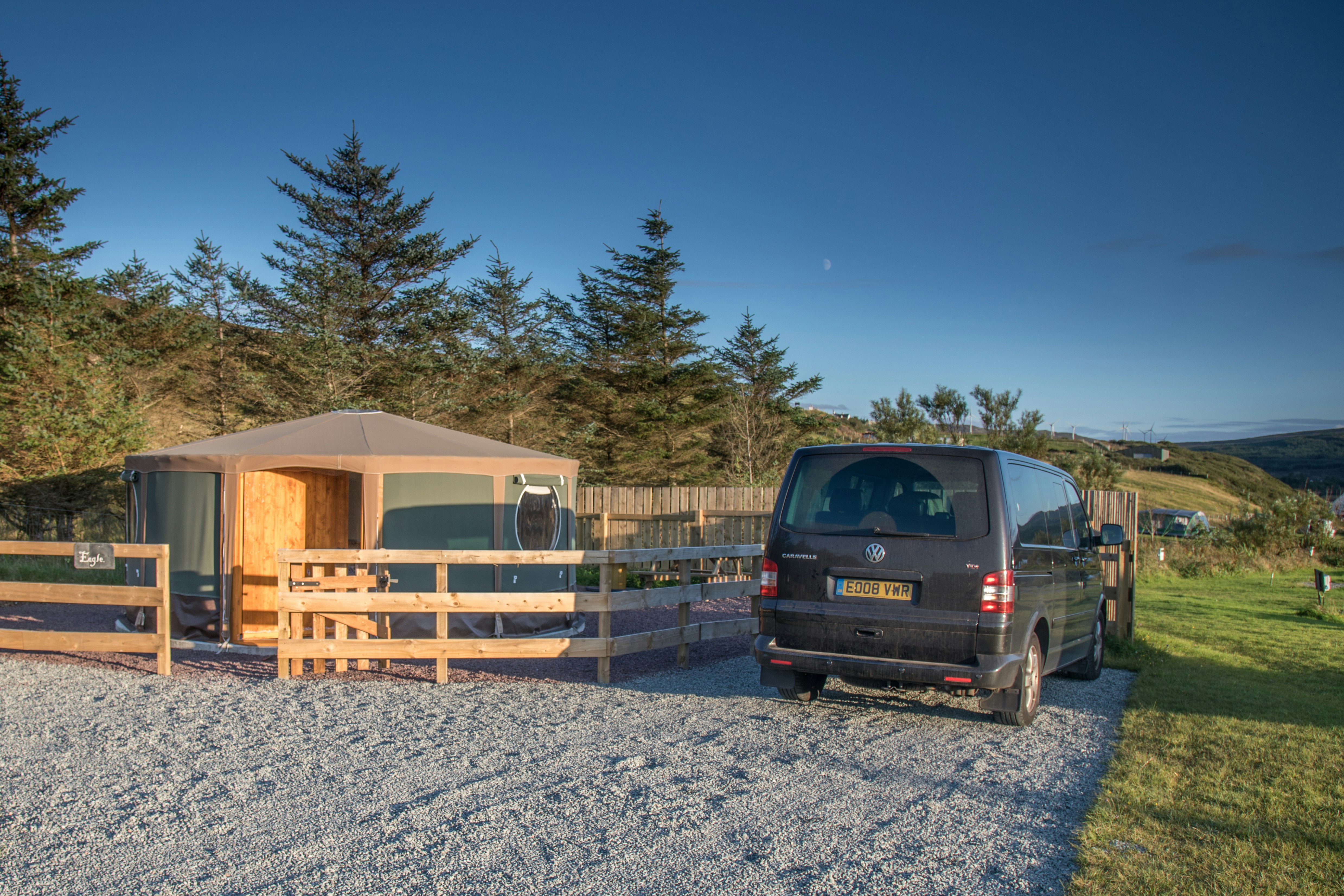 Camping Loch Greshornish Club Site  - Parkplatz am Mobilheim im Grünen