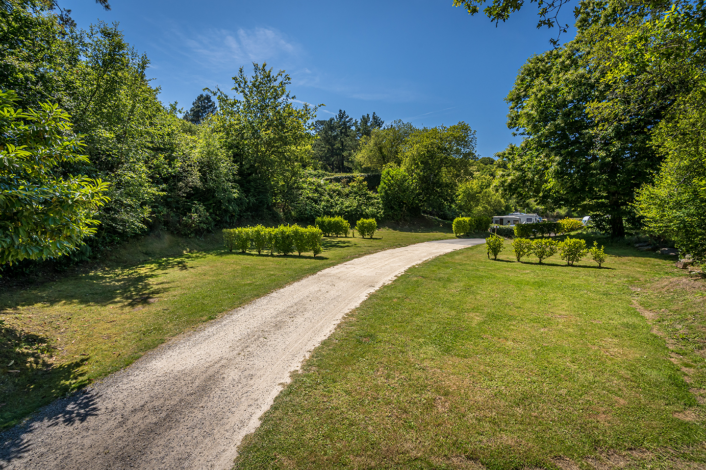 Camping Locronan - Blick auf die Standplätze auf der Wiese