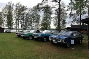 Camping Lomakylä Marjoniemi - Oldtimer Limousinen auf dem Campingplatz